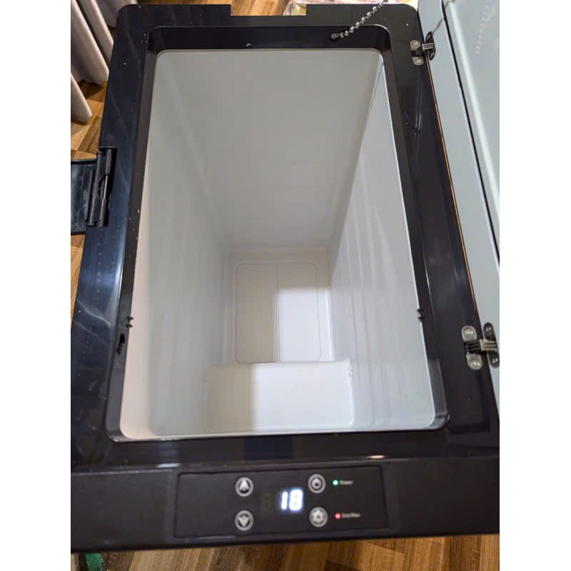 bên trong tủ lạnh alpicool C75