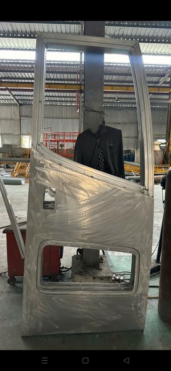 Cánh cửa nhôm xe khách Kia Granbird Mobis - hình thực tế tại xưởng